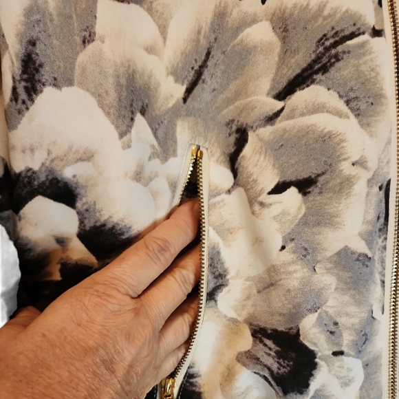 Calvin Klein wind breaker,  stand up collar, long sleeves, floral XS - Picture 2 of 8